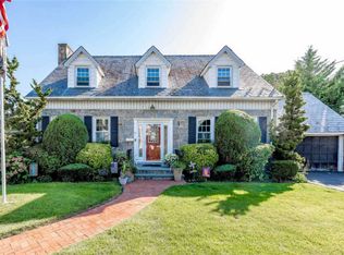 17 Munson Pl, East Rockaway, NY 11518
