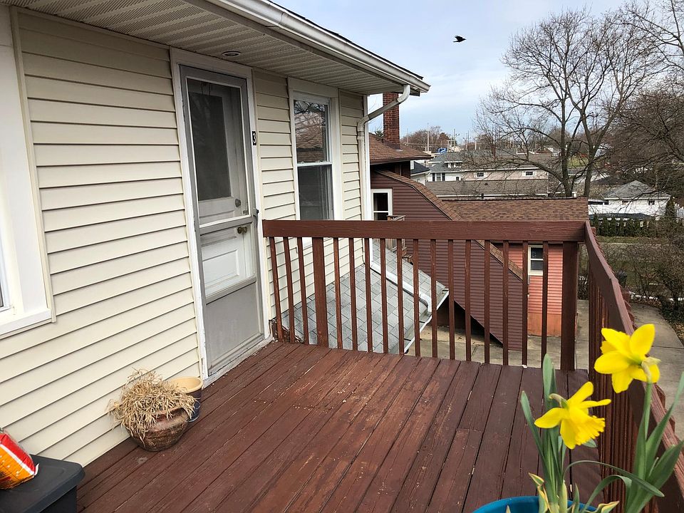 2nd image of 524 E Maple St #3