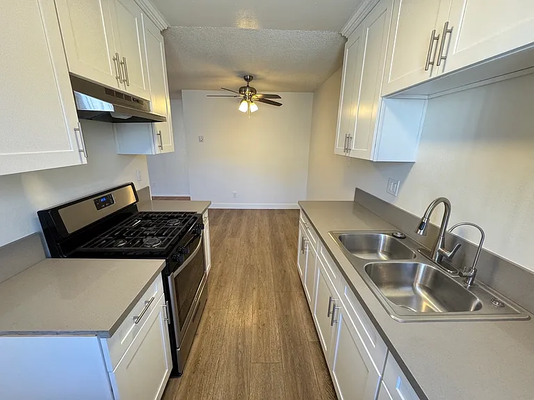 311 E Maple St #6B — Photo 17