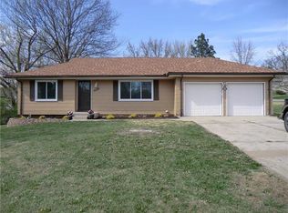 2404 E Red Bridge Rd, Kansas City, MO 64131