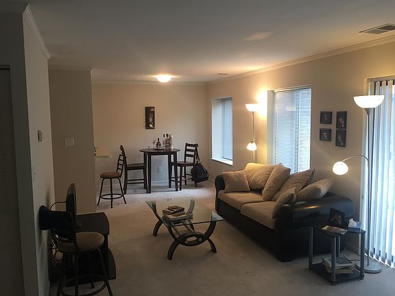 3rd image of 1020 N Stafford St APT 409