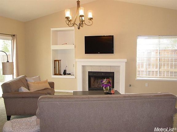 3rd image of 2807 Mosswood Dr