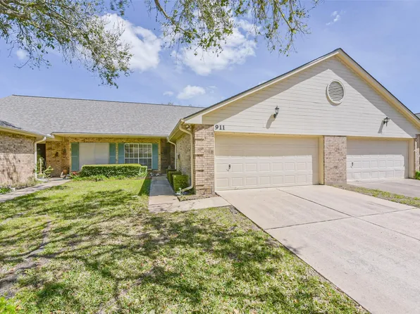 911 Woodfern Glen Ln, Pearland, TX 77584