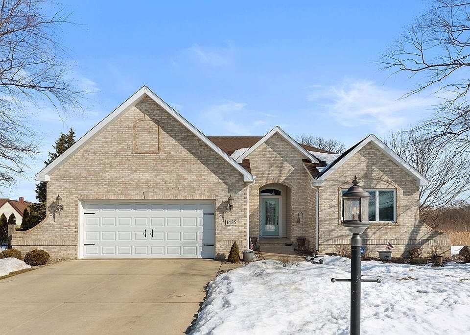 1st image of 1435 Queens Dr