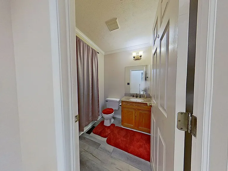 110 Hershey Cir — Photo 6