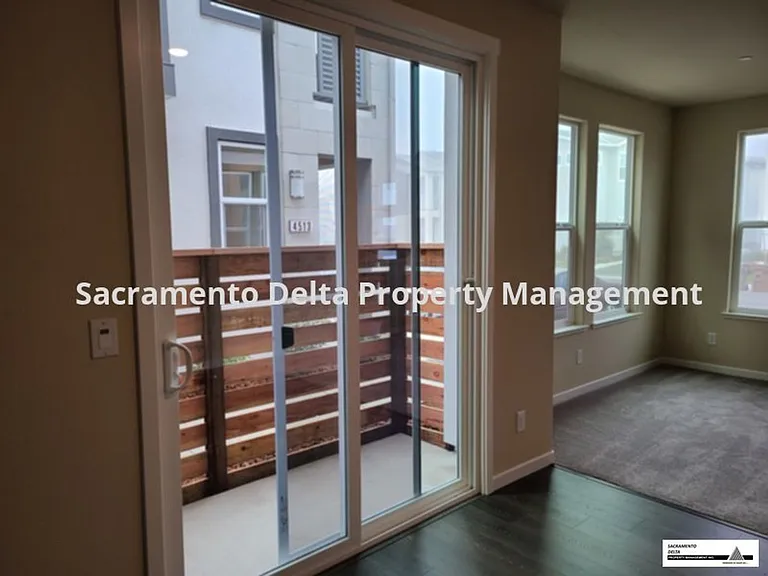 4451 Ocean Ln — Photo 19