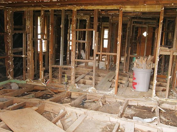 4th image of 742 Malone Ave