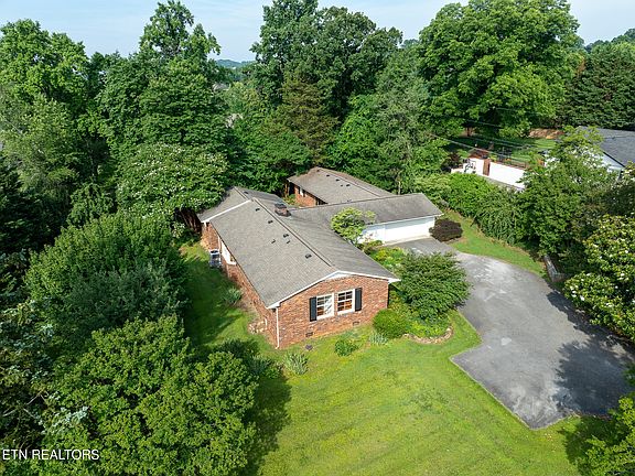 3rd image of 7102 Cheshire Dr