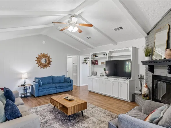 2401 Hillside Dr, Bryan, TX 77802