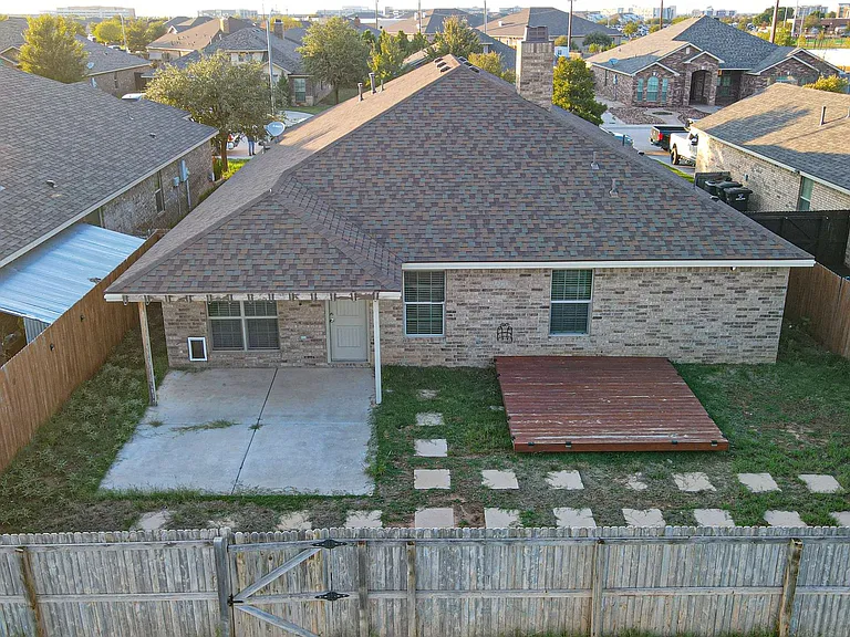 5705 Champions Dr — Photo 23