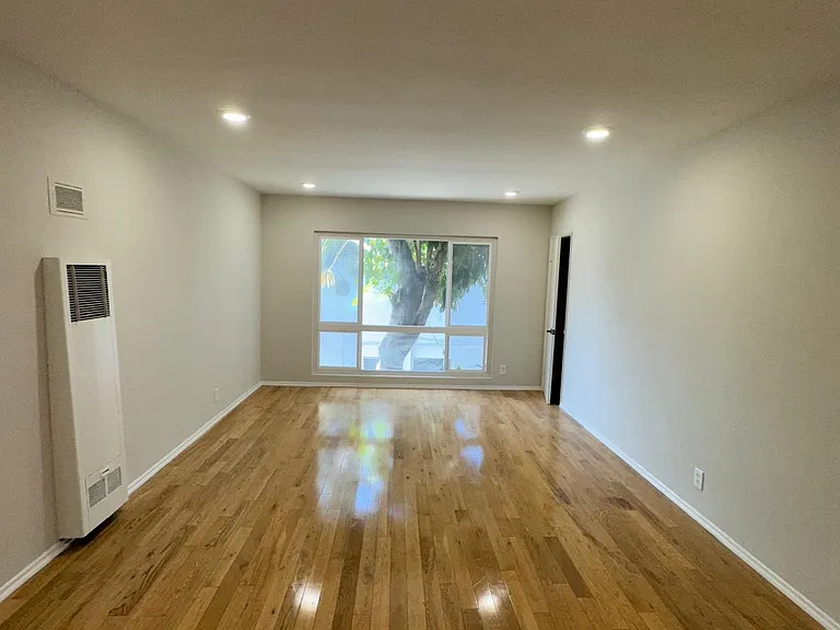 7529 Norton Ave #7 — Photo 3