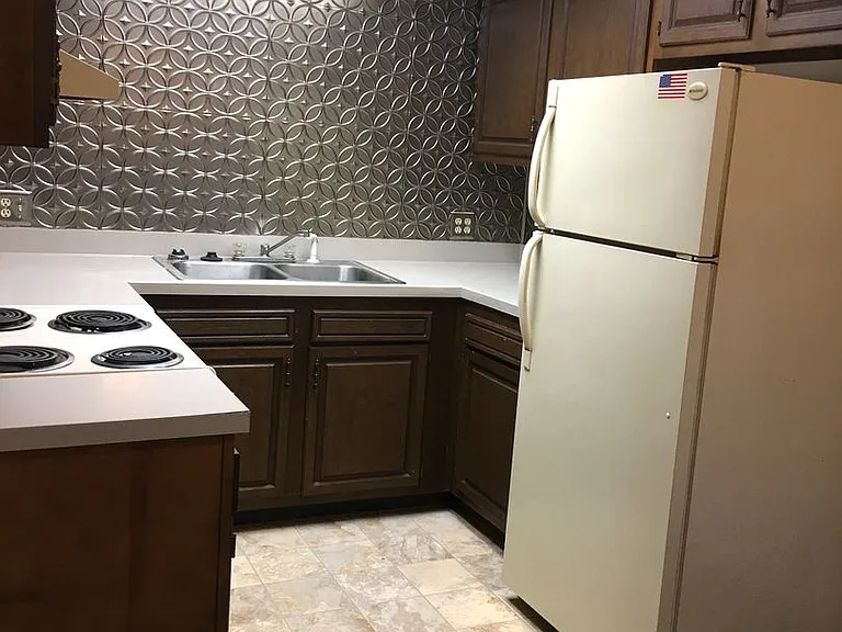 807 Mitchell Ave — Photo 2