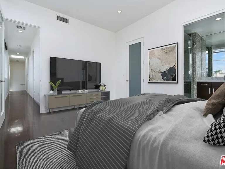 11610 Ohio Ave #1 — Photo 42
