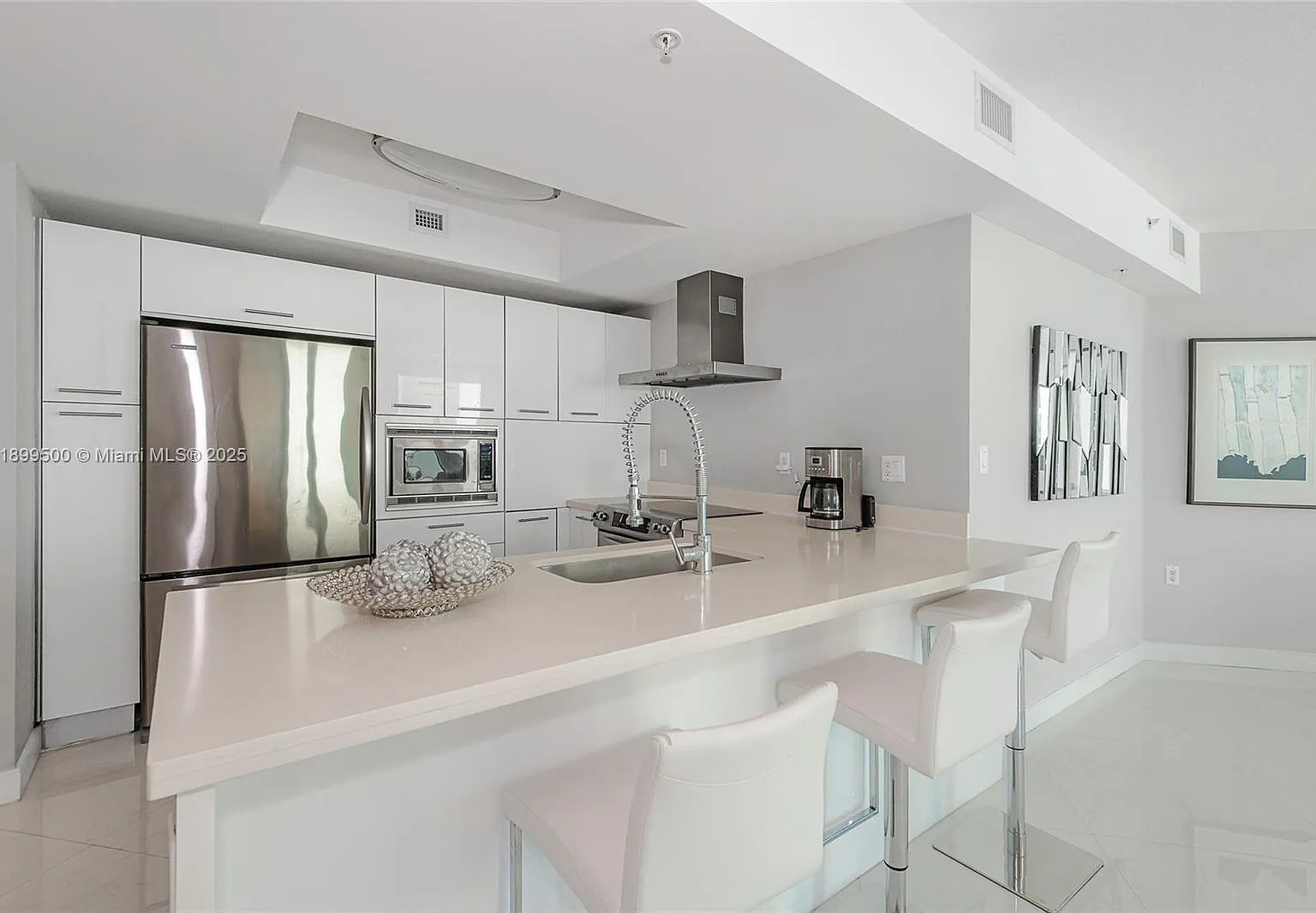 3 bed, 1458 sqft, $5,950 — Photo 1