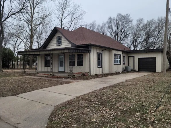 1611 N Baker St, Hutchinson, KS 67501