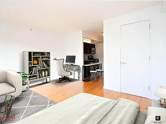 Rented by R New York