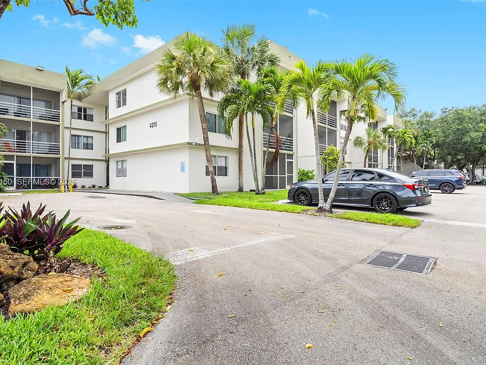 4215 N University Dr #305