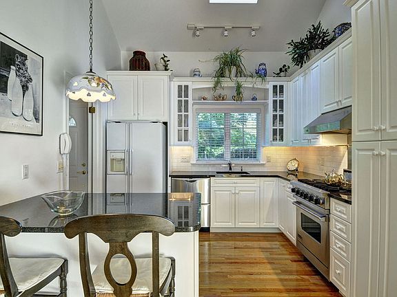 4th image of 95 Mill Hill Ln