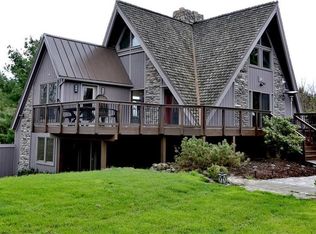 135 Baker Rd, Victor, NY 14564