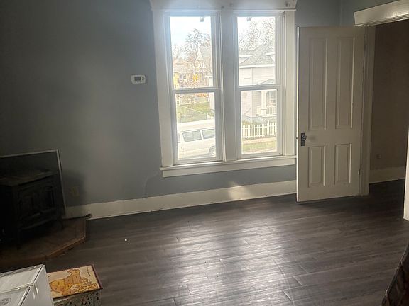 2nd image of 429 W Knox Ave