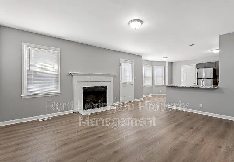 4589 Fieldmoor Dr — Photo 10