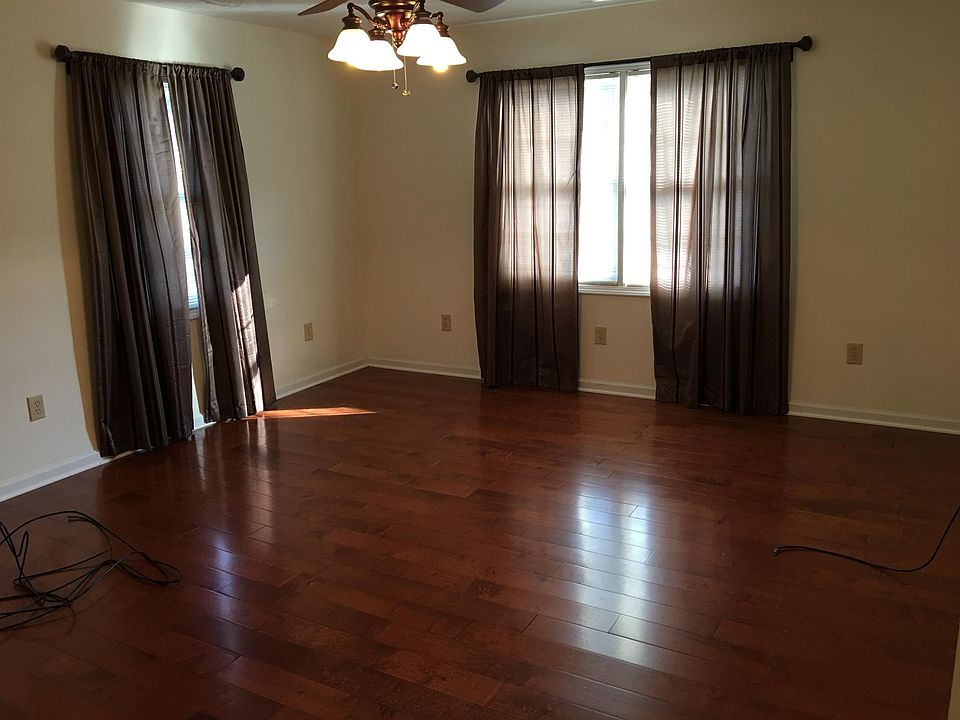 1st image of 4 Terrace Ln #B