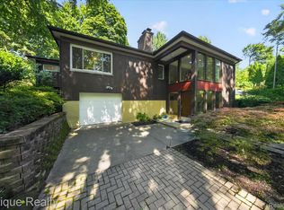 2200 Navarre Cir, Ann Arbor, MI 48104