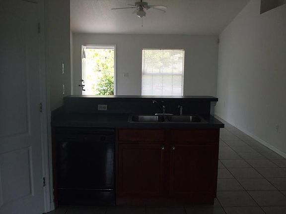 4th image of 1091 Aaron Dr