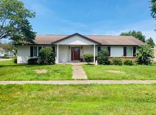 4 N Edwards St, Altamont, IL 62411