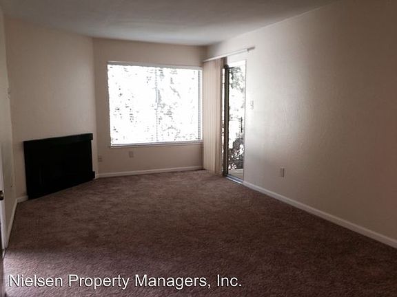 2nd image of 2815 H St APT 06
