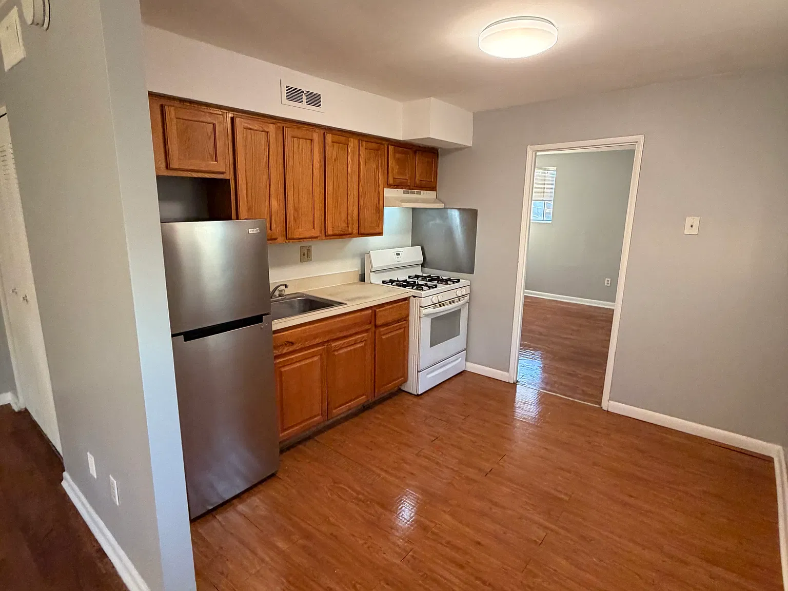 1 bed, 500 sqft, $1,200 — Photo 3