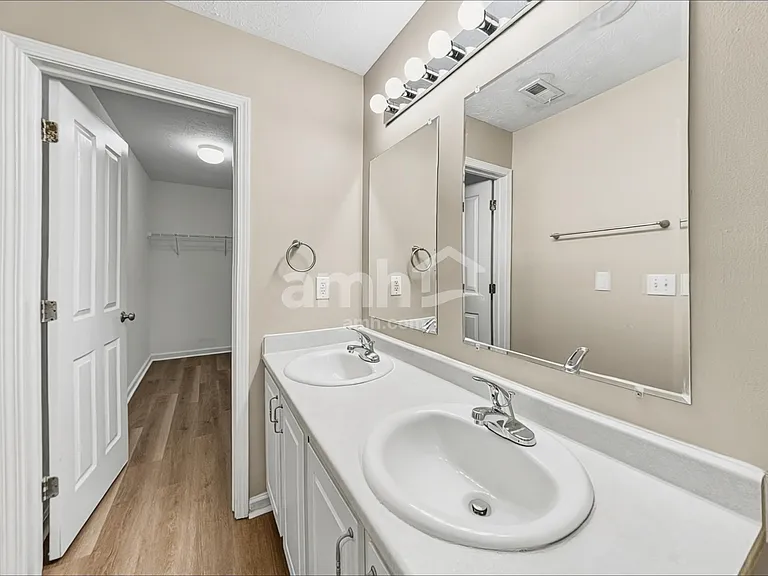 7317 Wellwood Dr — Photo 12