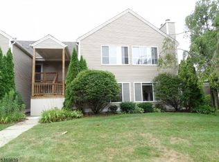 61 Falcon Ridge Way N, Hamburg, NJ 07419