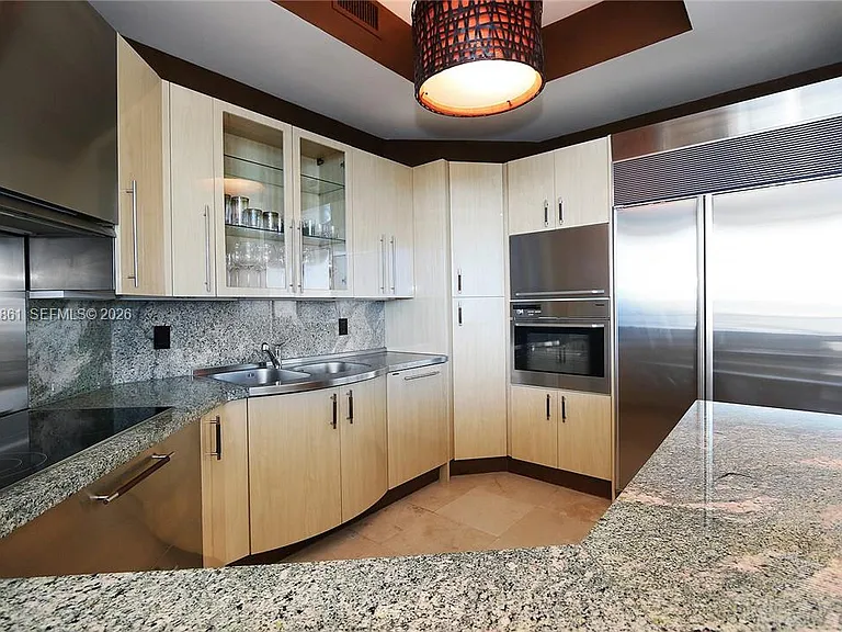 100 S Pointe Dr #601 — Photo 2