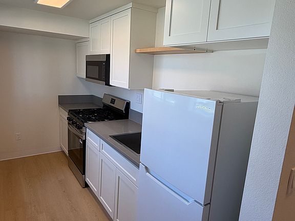 2nd image of 2220 W Victory Blvd APT M1
