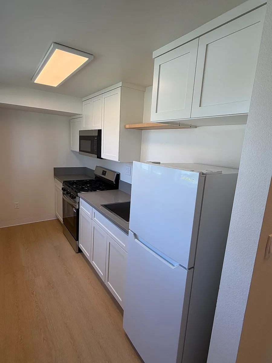 Building Photo - 2220 W Victory Blvd #M1
