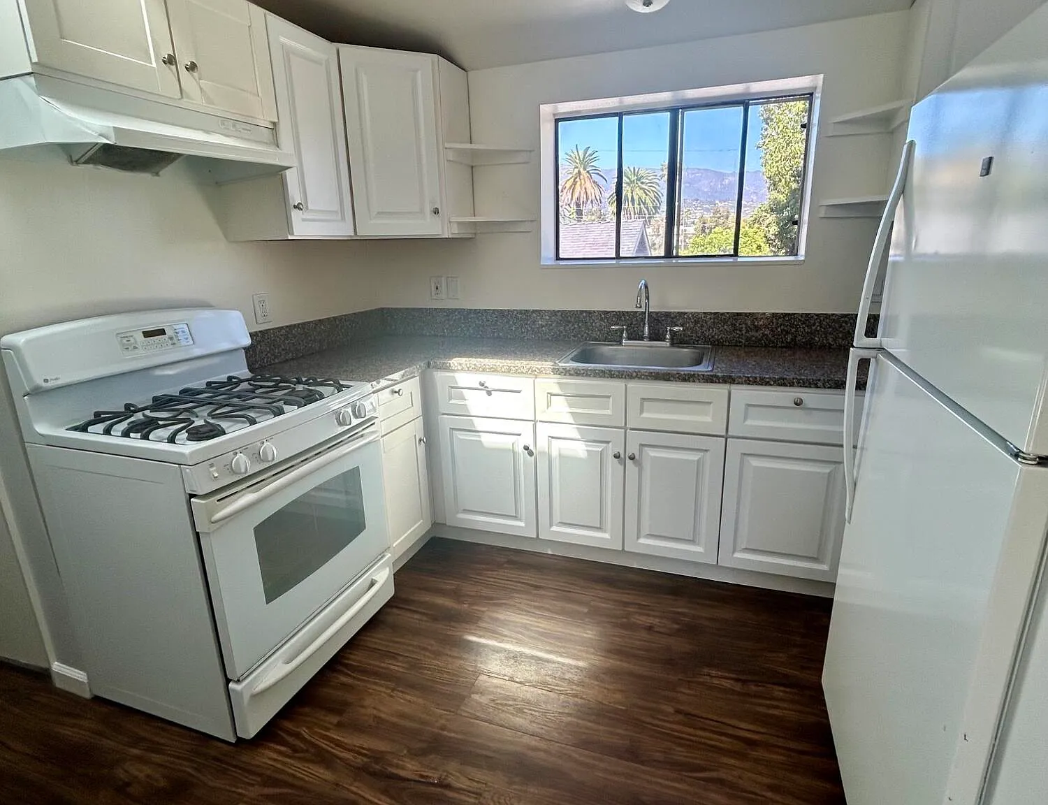 2 bed, 1.0 bath, $3,400 — Photo 4