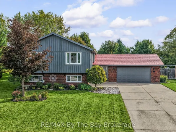 2 Red Oak Dr, Wasaga Beach, ON L9Z 1J5