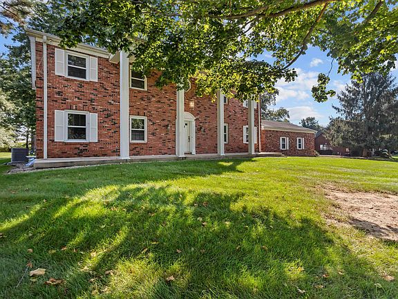 4th image of 3411 Walton Way