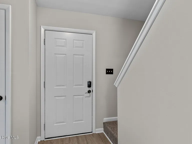 L48 Port West Ct #4D — Photo 8