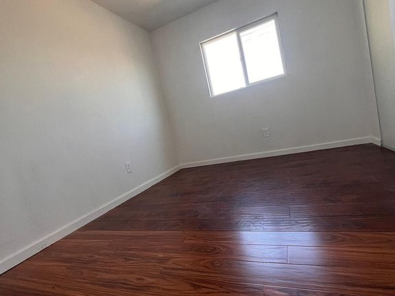 4th image of 2933 Columbine St