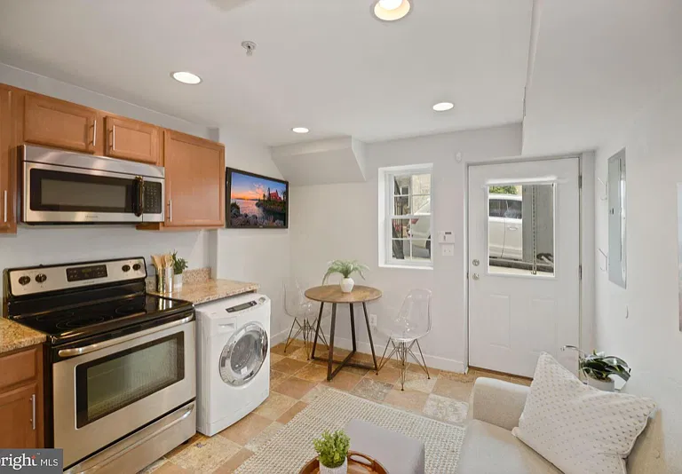 518 Hobart Pl NW #1 — Photo 3