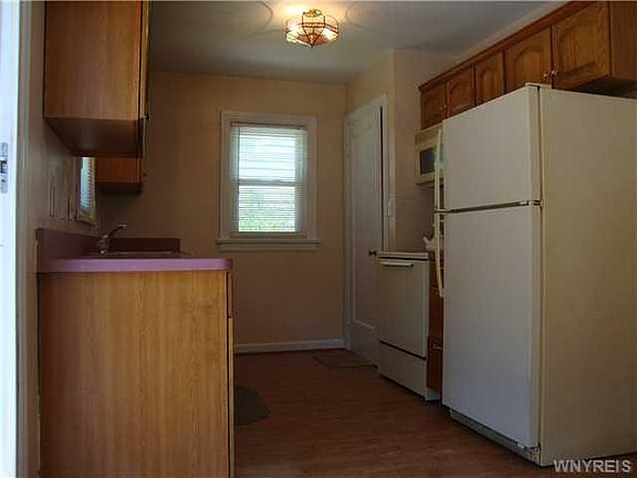 5th image of 70 Darlich Ave