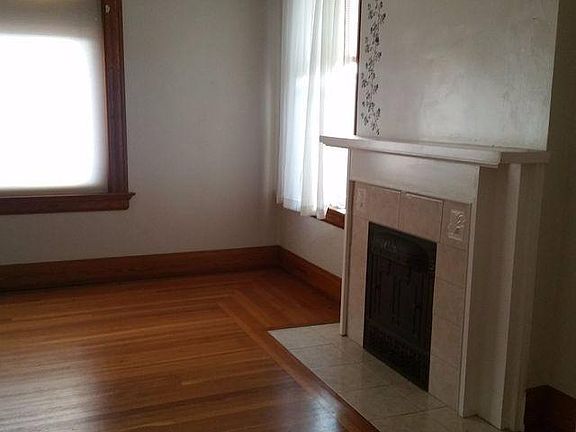4th image of 1011 Sunset Ave