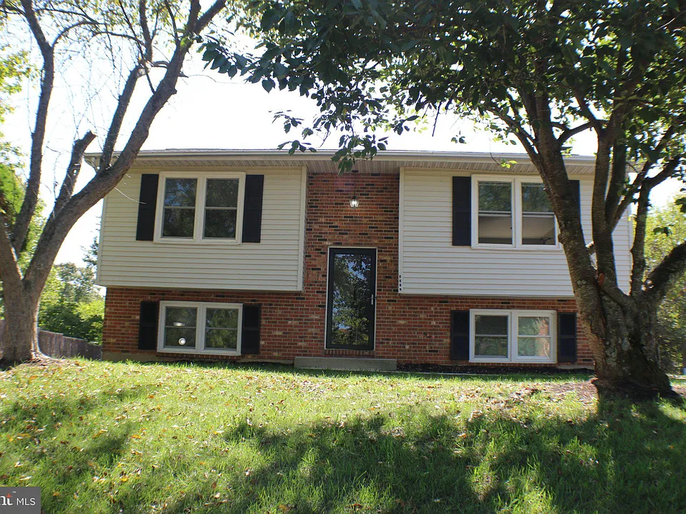 5077 Macnamara Dr