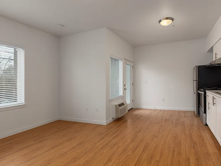 7550 N Lombard St — Photo 40