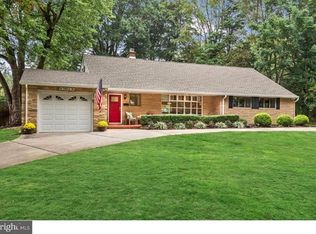 20 Circle Dr, Moorestown, NJ 08057