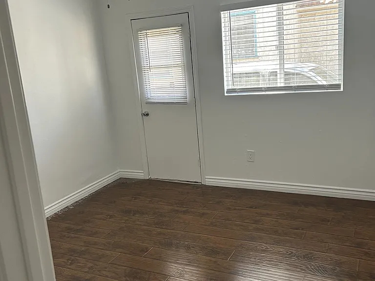 5042 Los Robles St #5042 — Photo 4