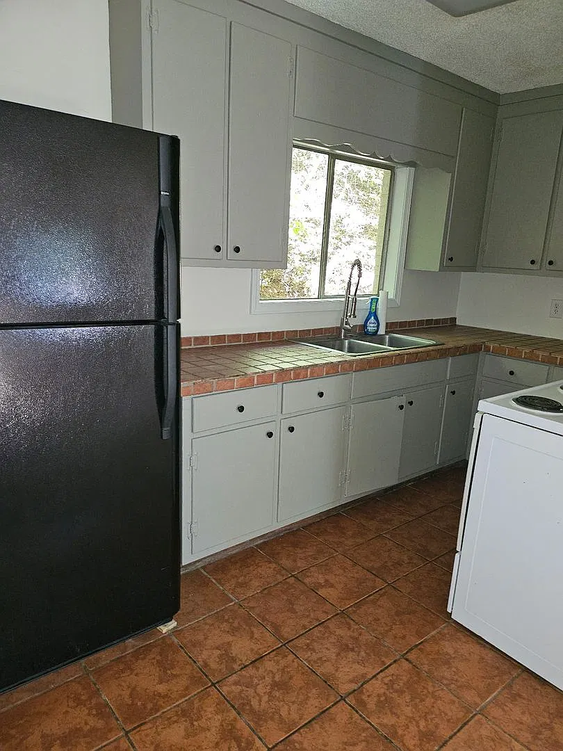 2/1 ground level apartment for rent — Photo 2