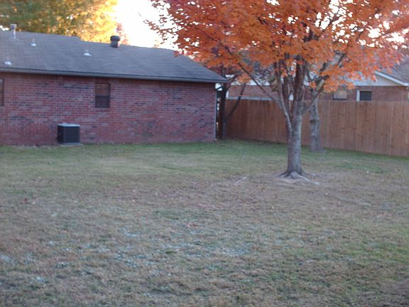 Back w/Privacy Fence